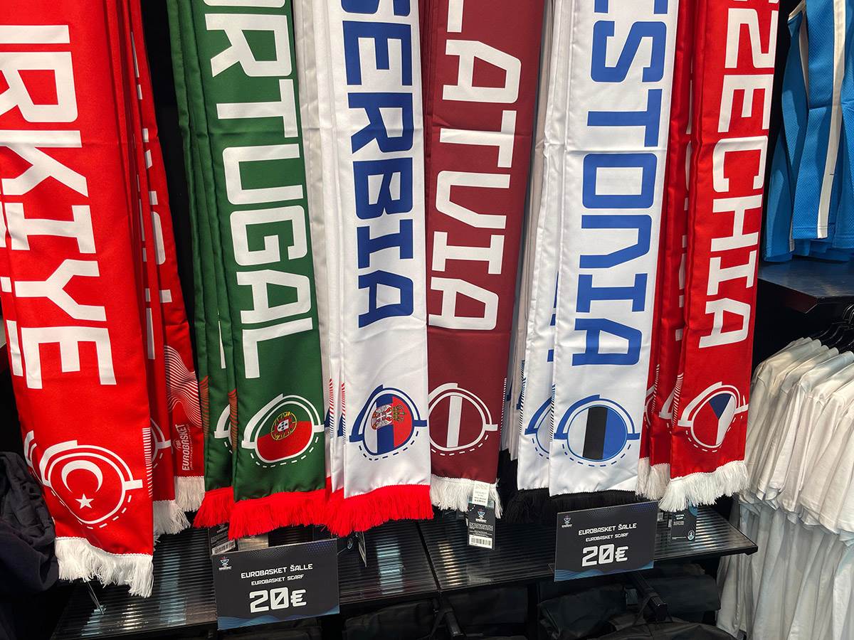 Zvanična prodavnica na Eurobasketu (19).jpg