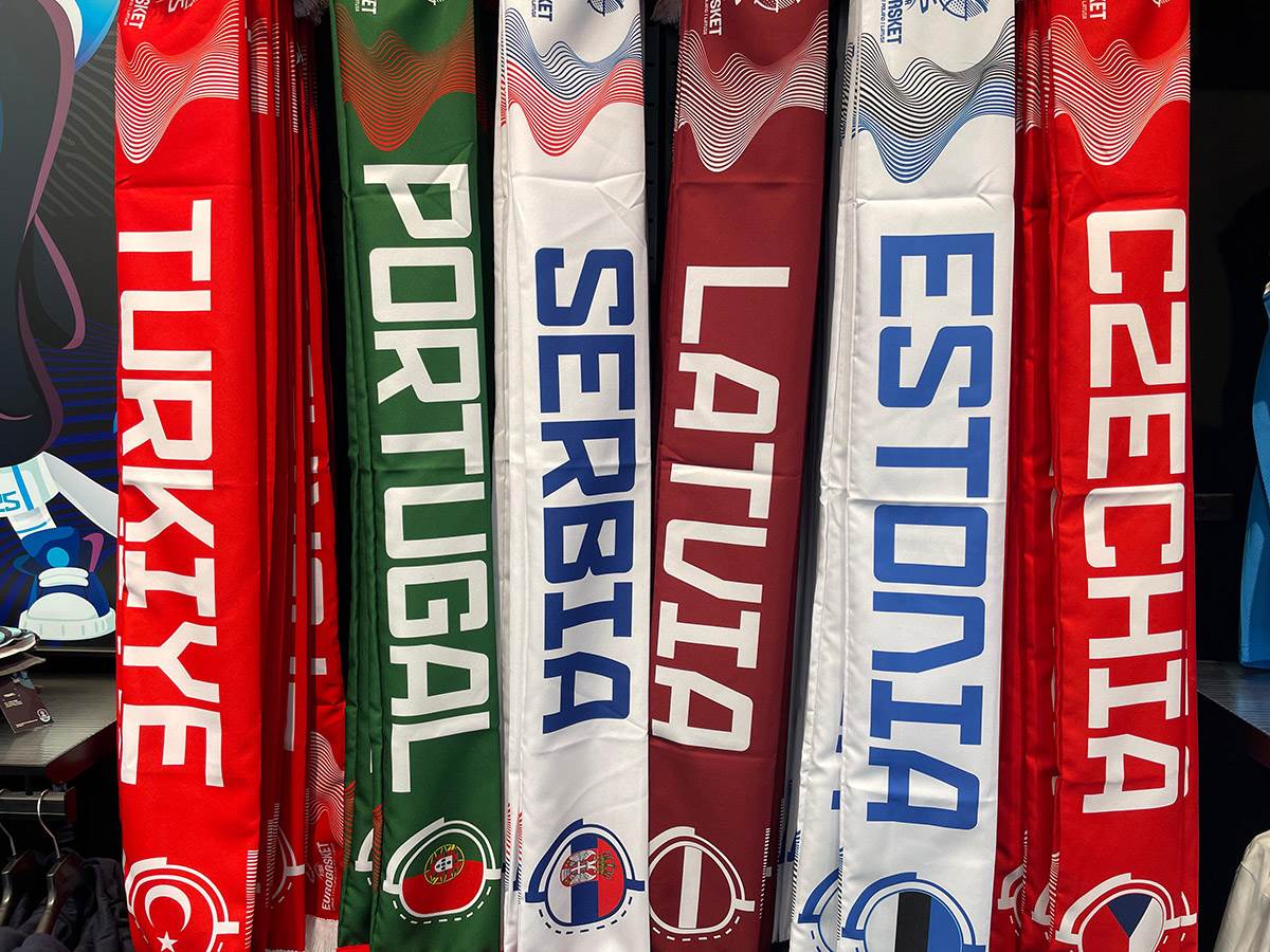 Zvanična prodavnica na Eurobasketu (20).jpg