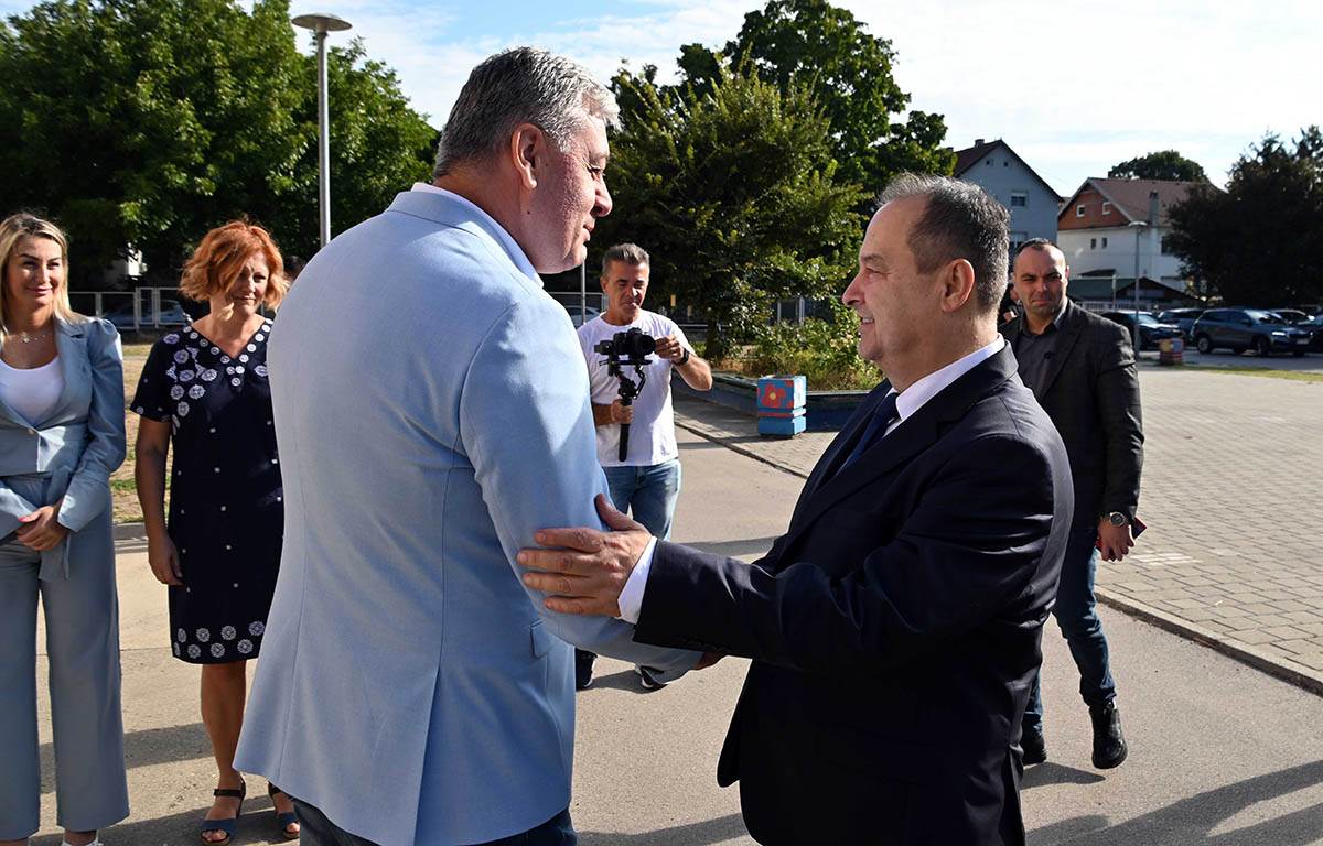 Ministar Dacic-Osnovna skola-Zemun (6).jpg