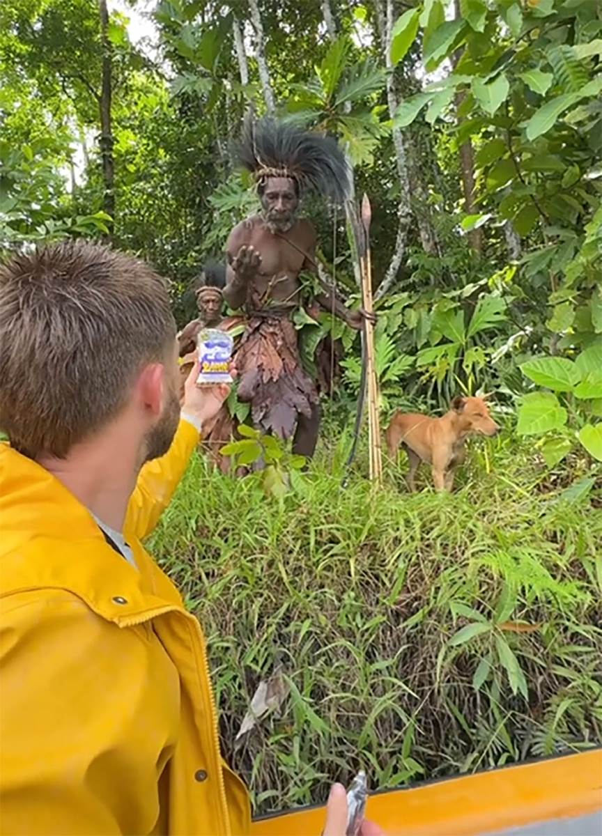 influenser prišao kanibalima (7).jpg