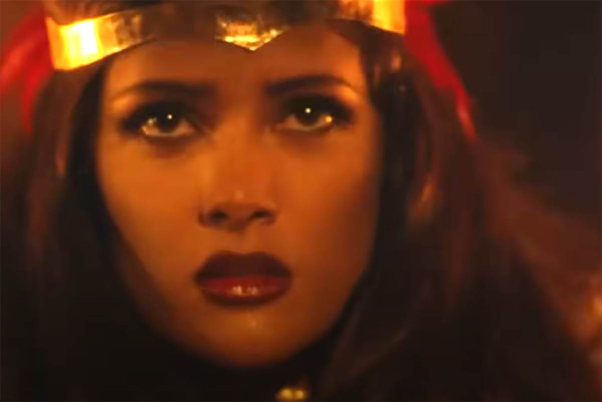 Salma Hajek u filmu Od sumraka do svitanja (6).jpg