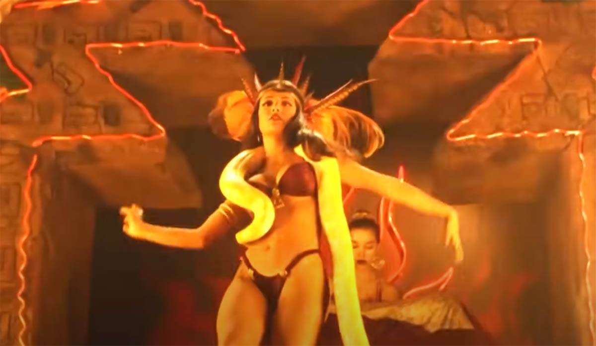 Salma Hajek u filmu Od sumraka do svitanja (9).jpg