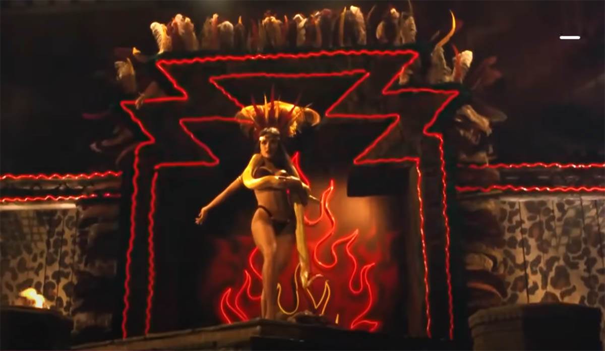 Salma Hajek u filmu Od sumraka do svitanja (11).jpg