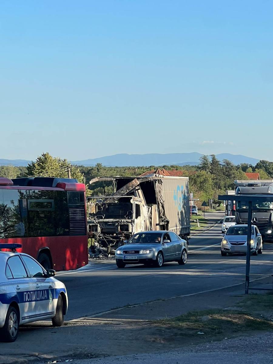 Kamion se zapalio na Ibarskoj Magistrali  (3).jpg