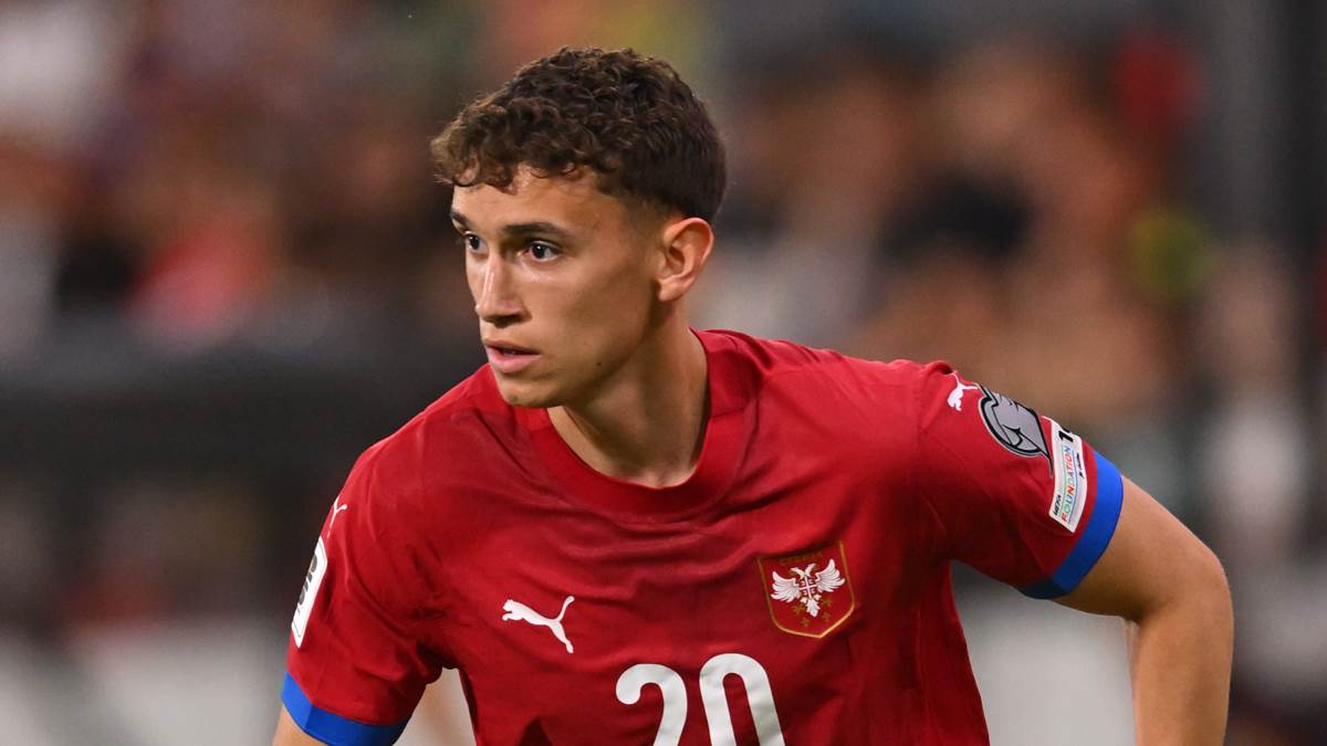 Stefan Mitrović u dresu Srbije.