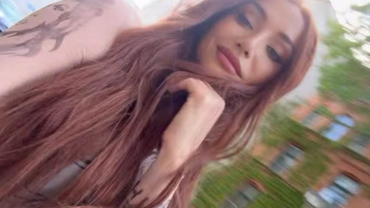 Emina Jahović crvena kosa