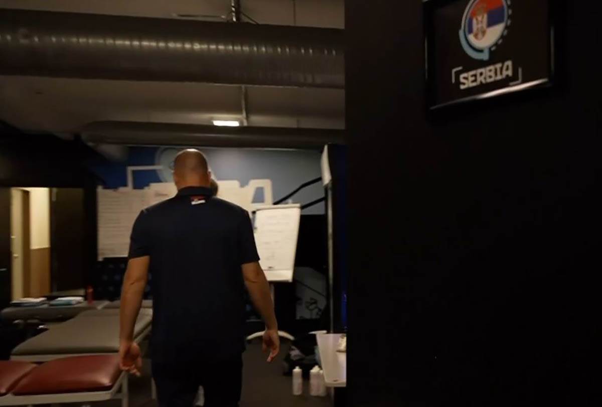 Aleksa Avramović u svlačionici Srbije na Eurobasketujpg