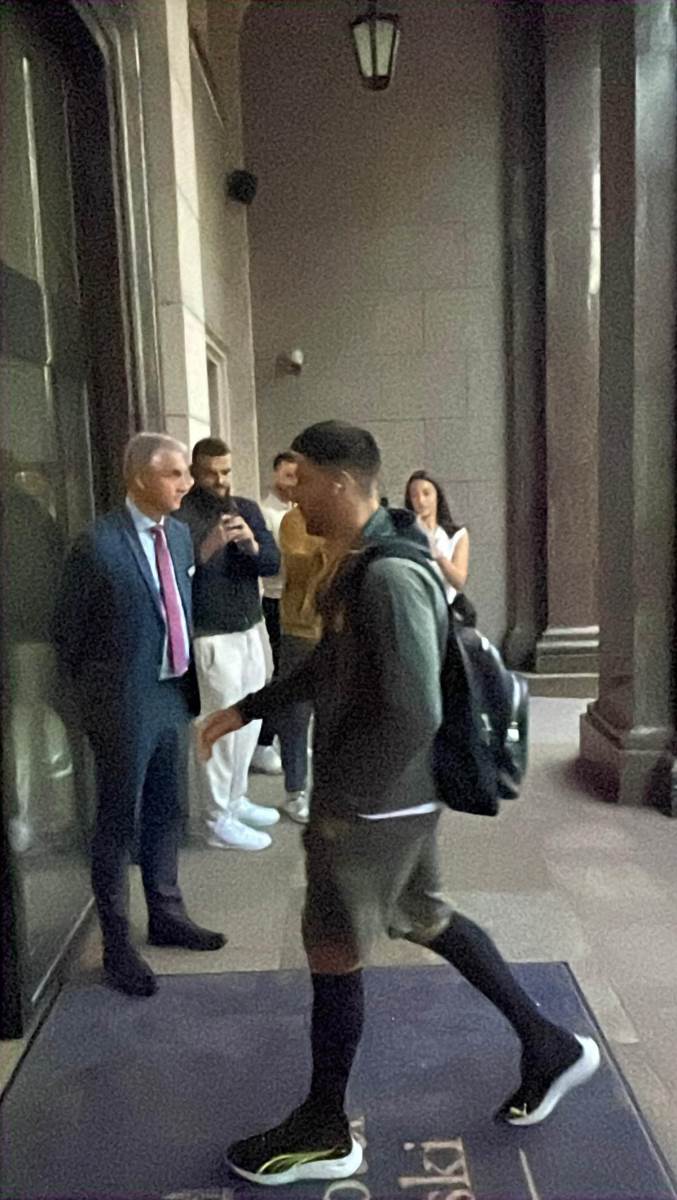 Fudbaleri Srbije stigli u Rigu (1).jpg