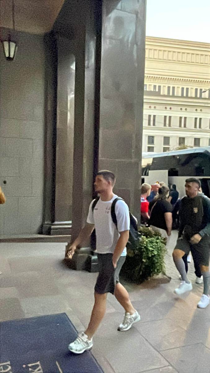 Fudbaleri Srbije stigli u Rigu (5).jpg