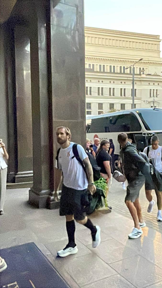 Fudbaleri Srbije stigli u Rigu (14).jpg