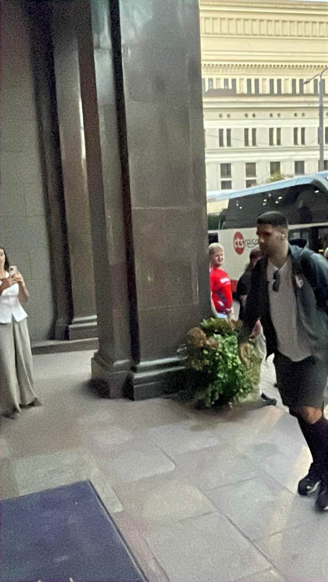 Fudbaleri Srbije stigli u Rigu (15).jpg