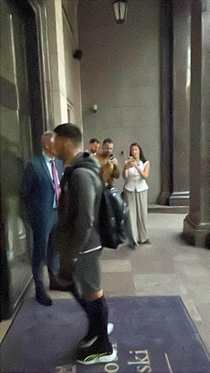 Fudbaleri Srbije stigli u Rigu (17).jpg