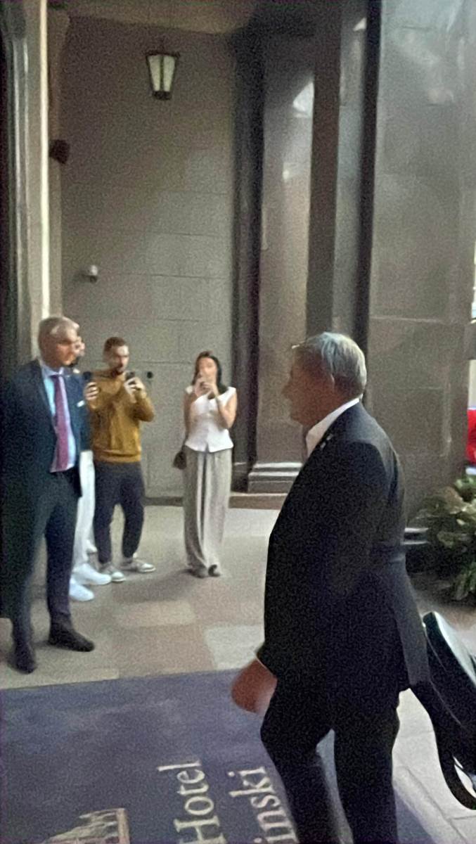 Piksi stigao u Rigu (1).jpg