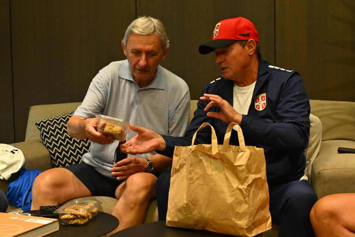 Svetislav Pešić Dragan Stojković Piksi 3.jpg