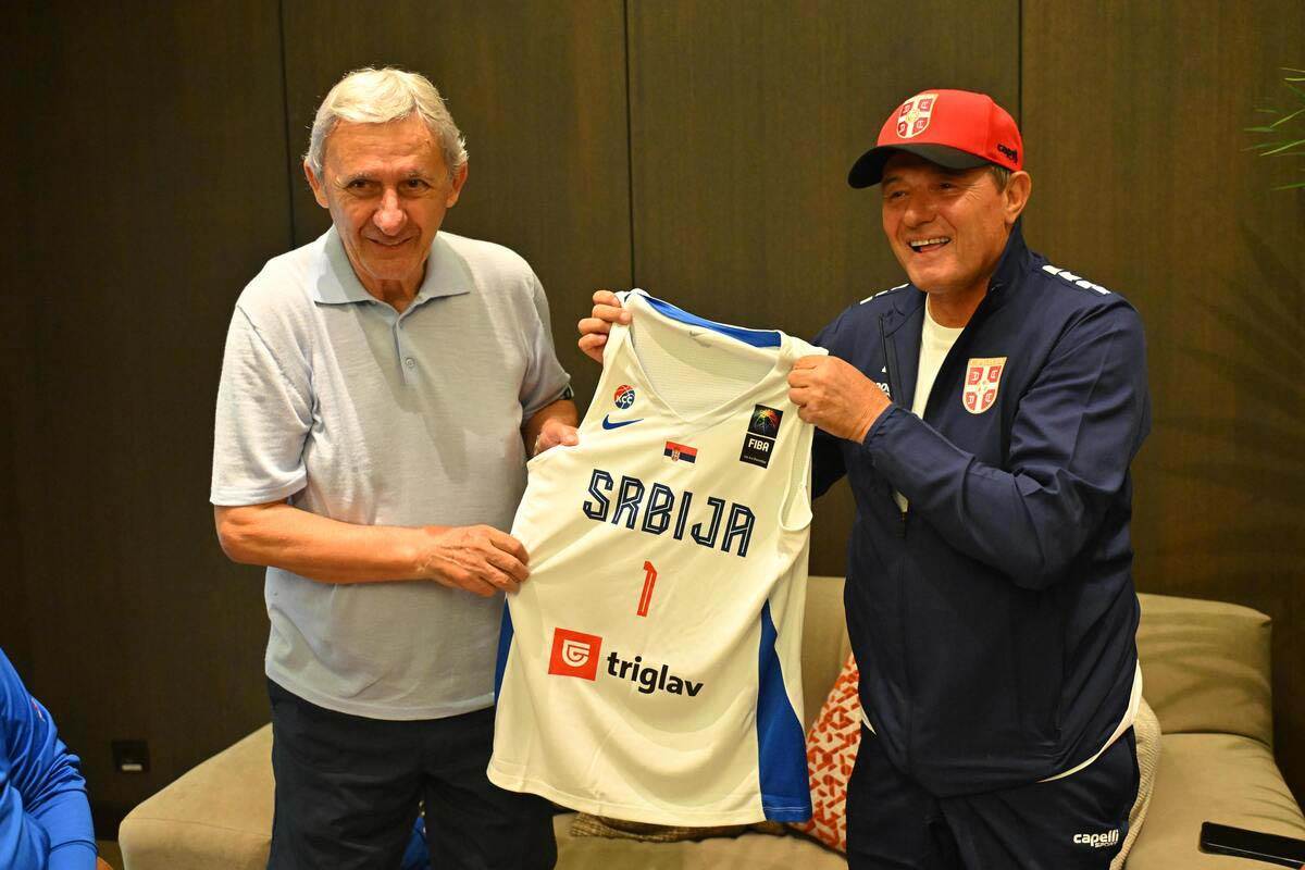 Svetislav Pešić Dragan Stojković Piksi 5.jpg