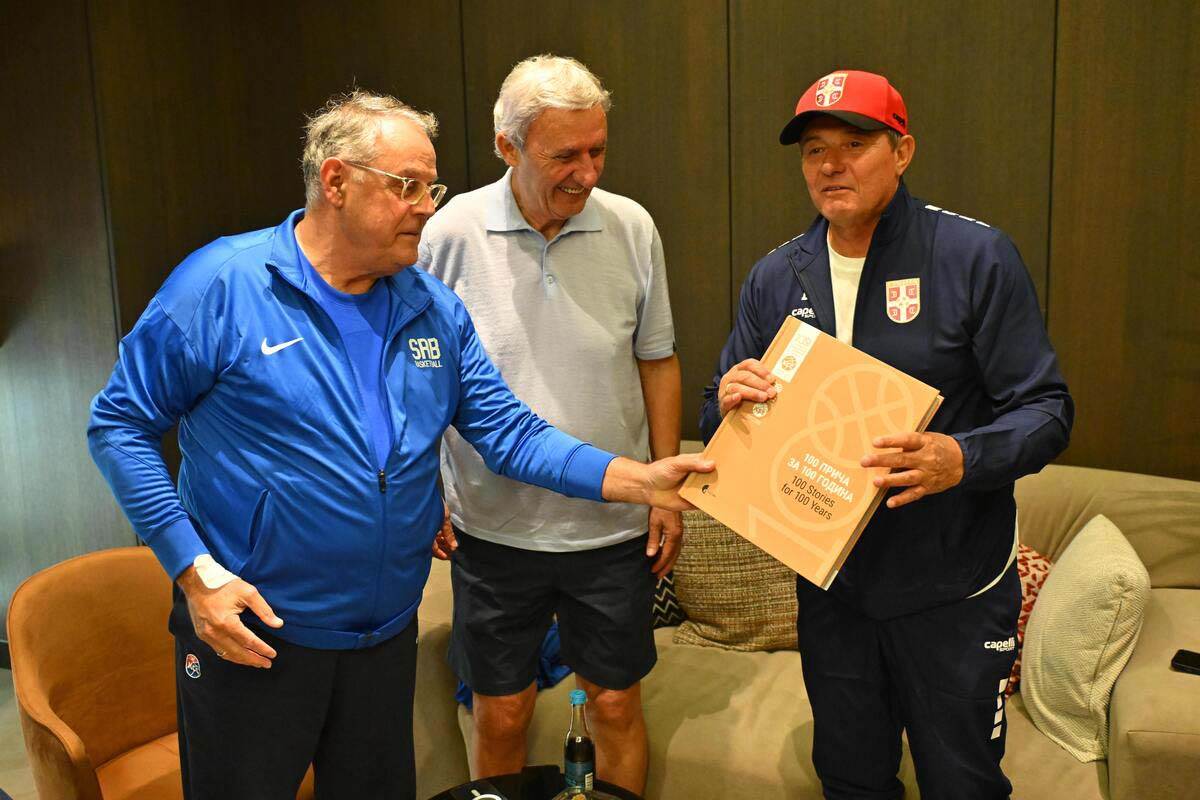 Svetislav Pešić Dragan Stojković Piksi 6.jpg