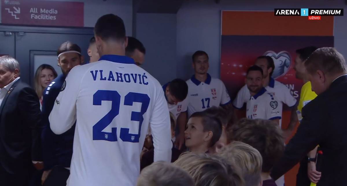 Dušan Vlahović u novom dresu Srbije protiv Letonije