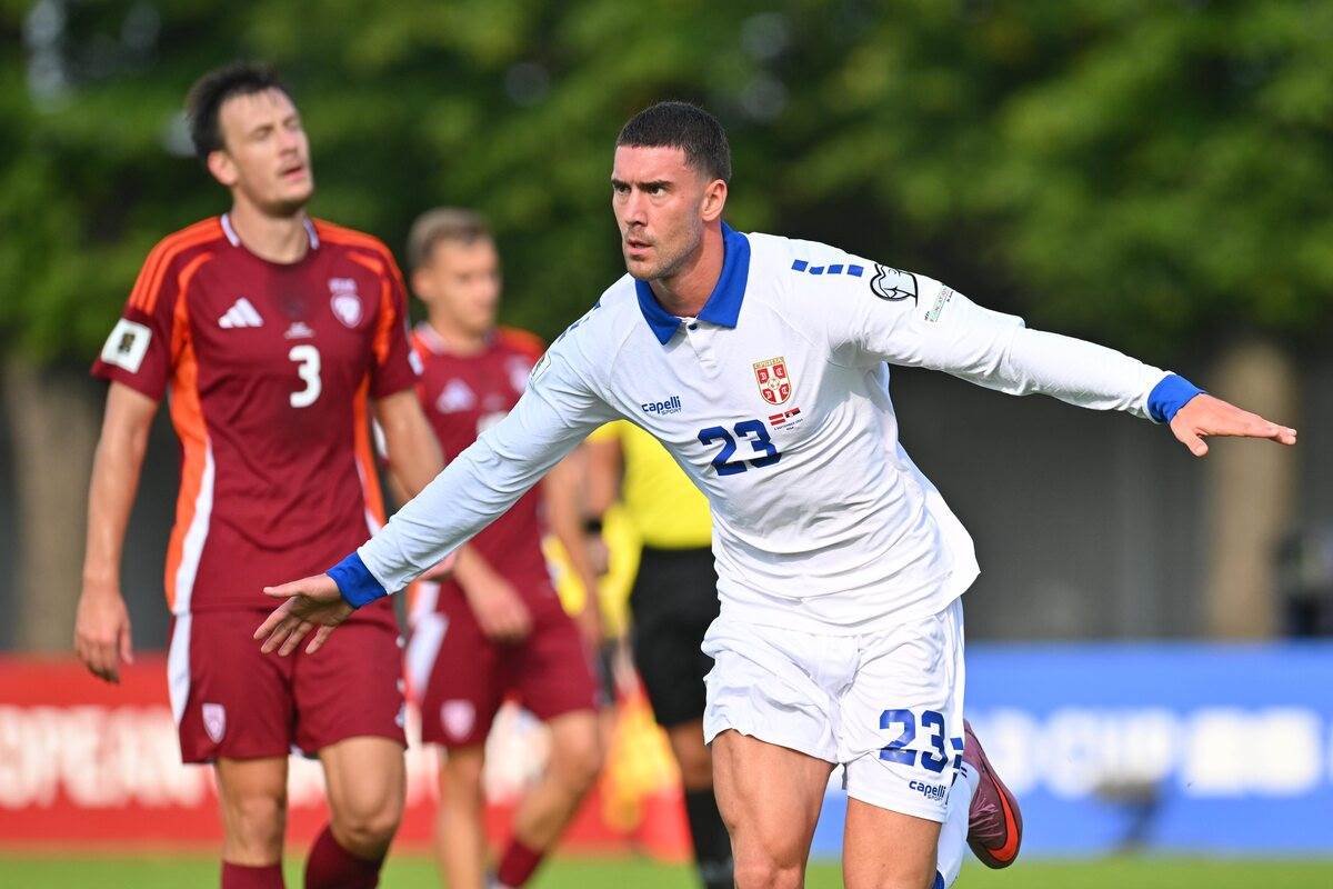 Dušan Vlahović slavi gol za Srbiju