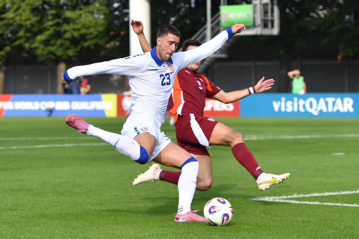 Dušan Vlahović na utakmici Letonija Srbija