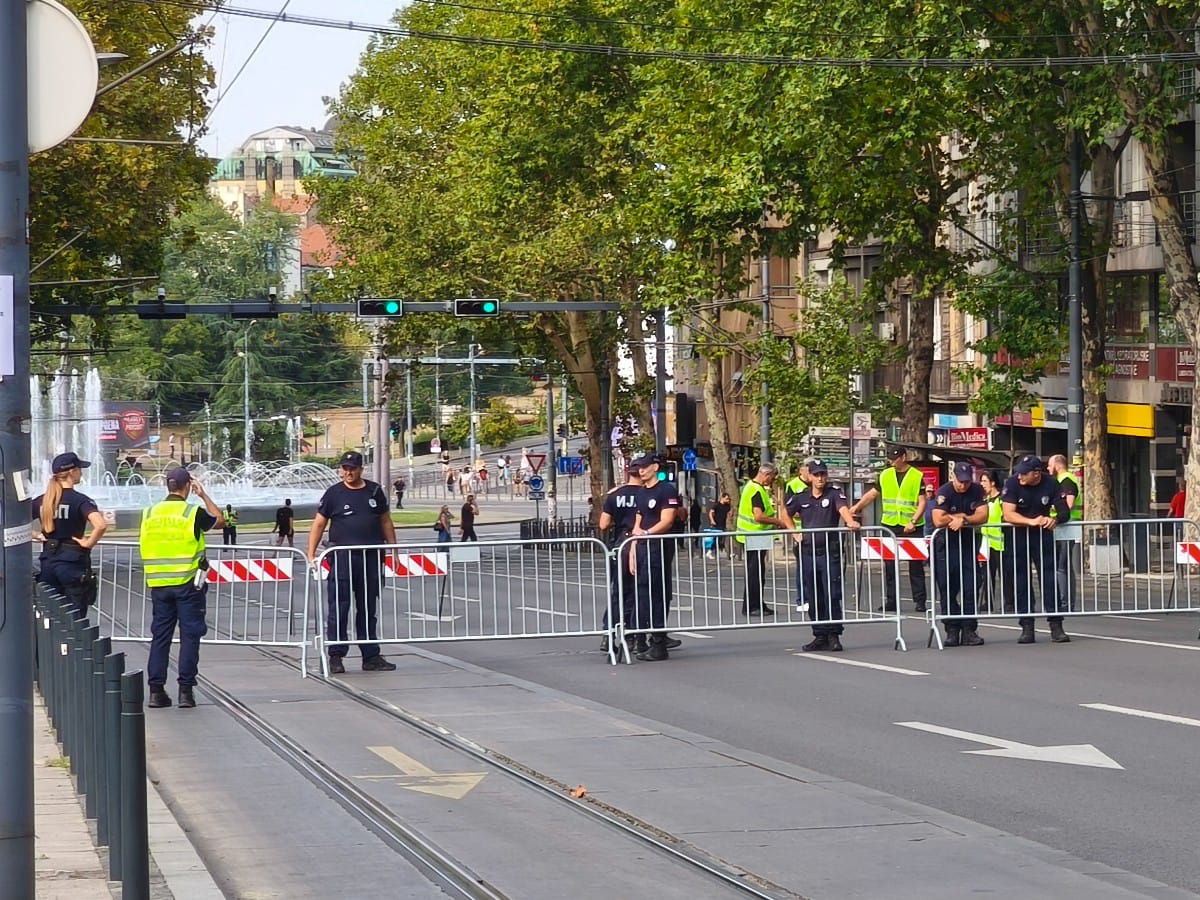 zatvorene ulice zbog odrzavanja Parade ponosa (8).jpeg
