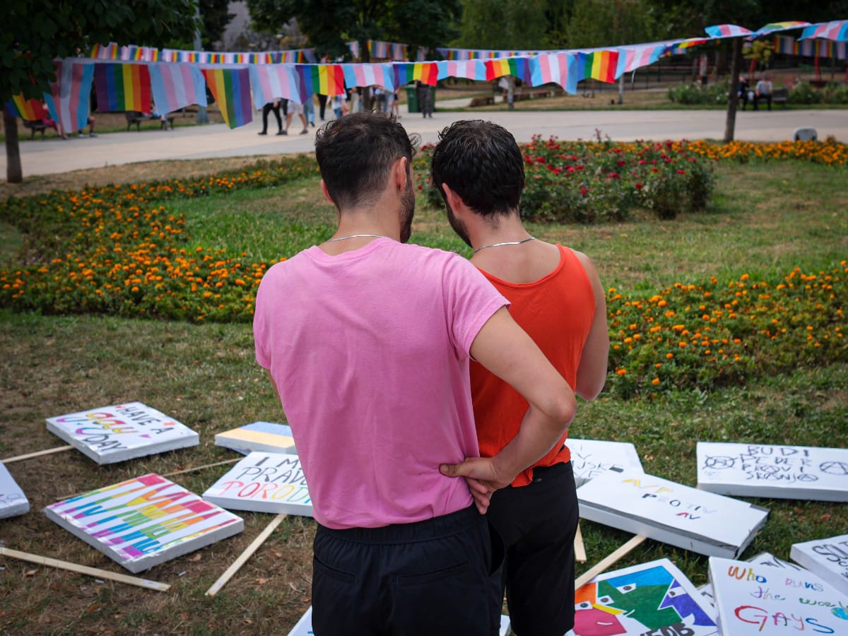 Parada ponosa 2025 - park Manjez okupljanje pred pocetak setnje (3).jpeg