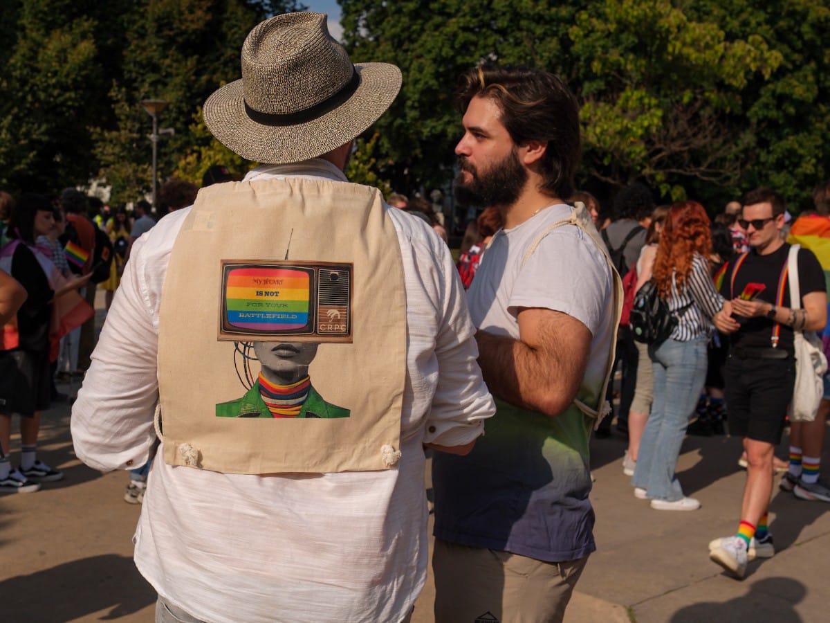 Parada ponosa 2025 - park Manjez okupljanje pred pocetak setnje (6).jpeg