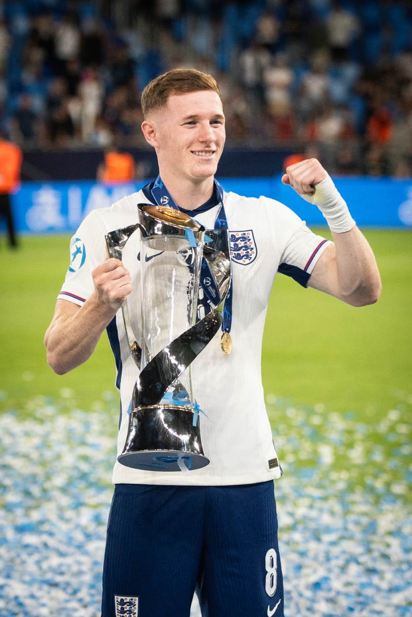 Eliot Anderson sa titulom U21 šampiona Evrope