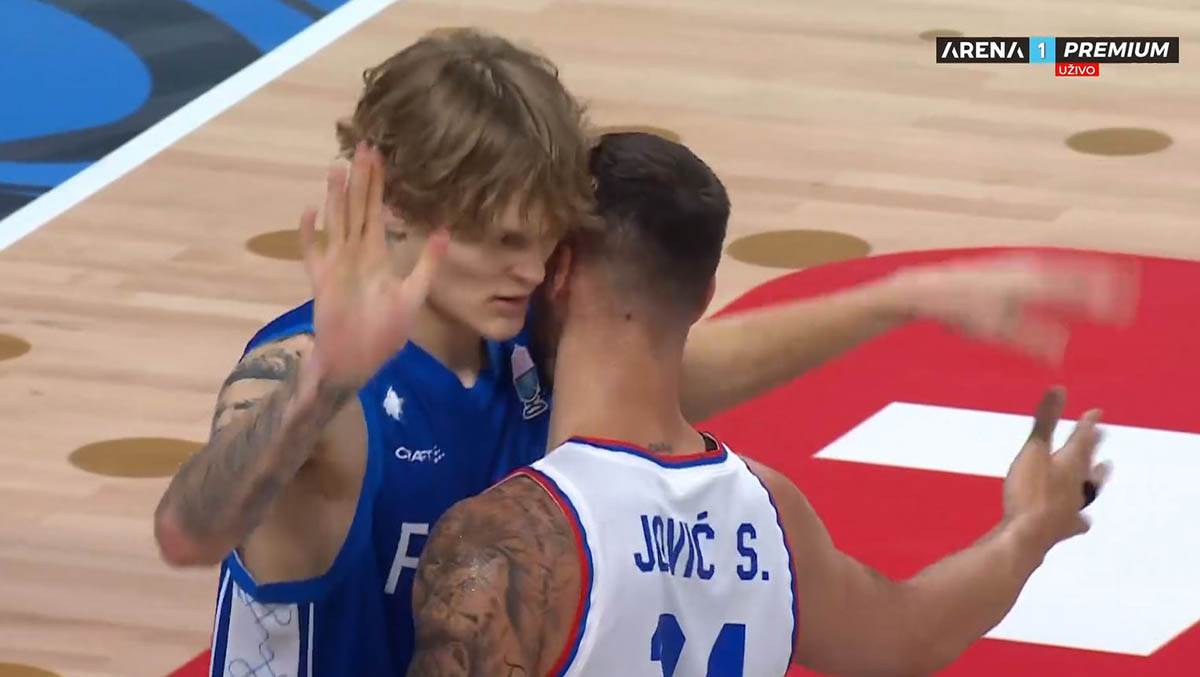 Mika Murinen i Stefan Jović frka na Eurobasketu