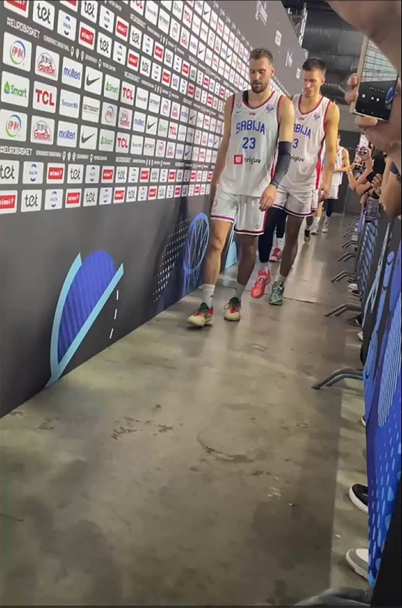 Košarkaši Srbije utučeni posle ispadanja (4).jpg