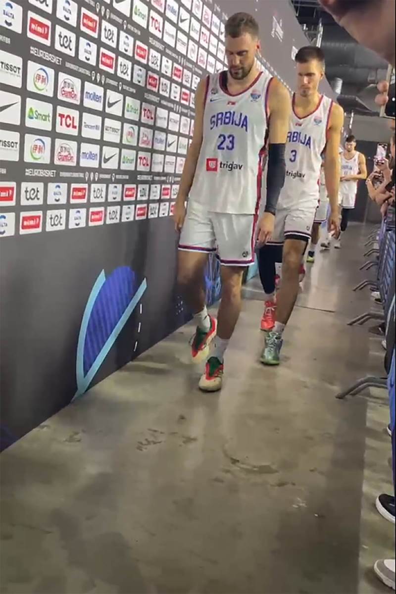 Košarkaši Srbije utučeni posle ispadanja (5).jpg