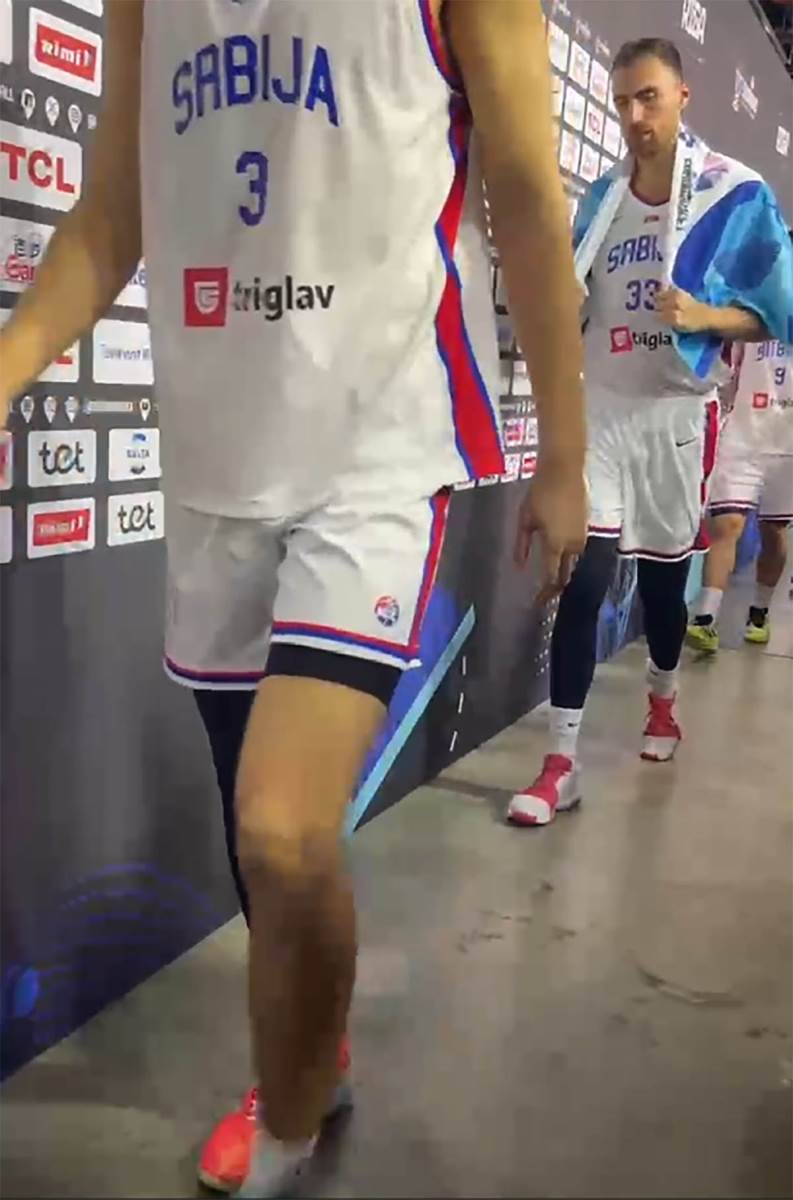 Košarkaši Srbije utučeni posle ispadanja (1).jpg