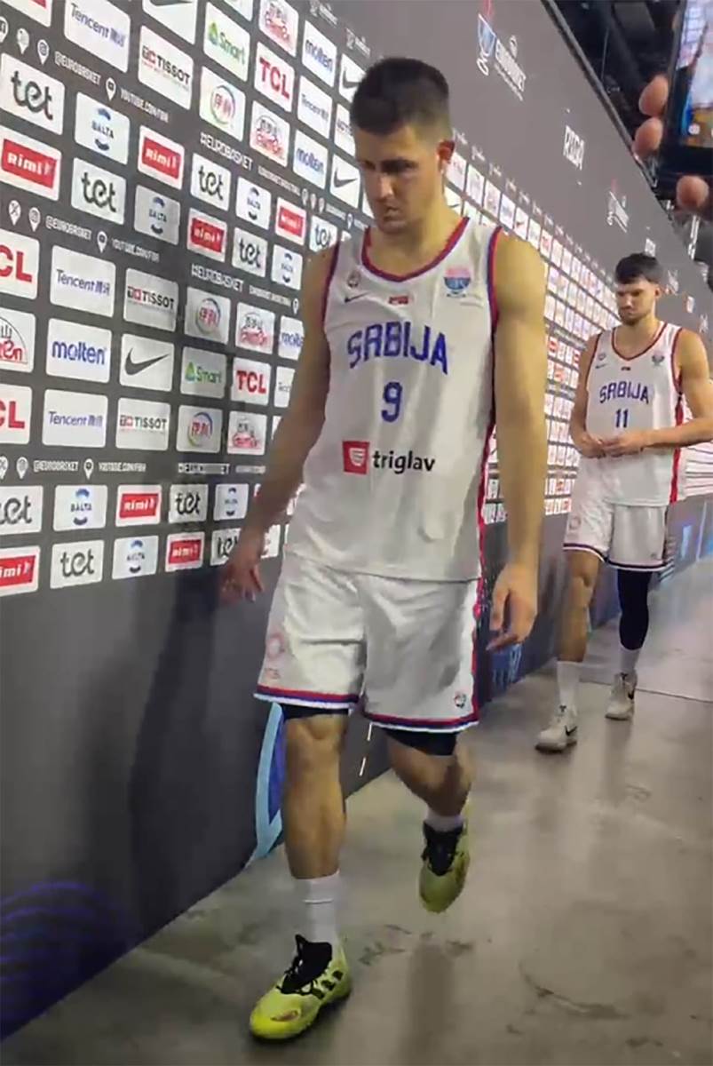Košarkaši Srbije utučeni posle ispadanja (2).jpg