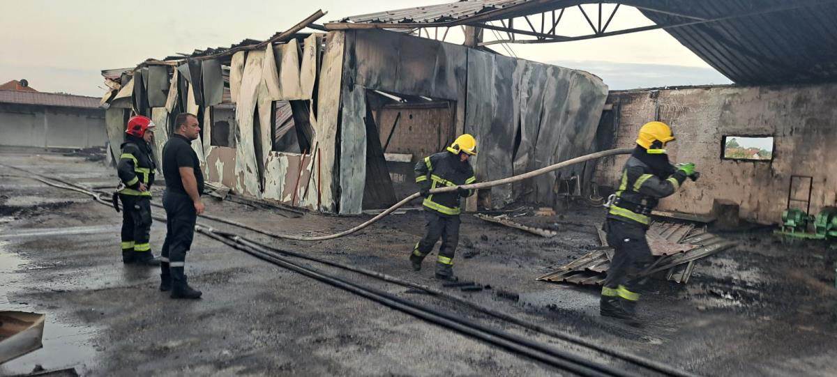 Požar u fabrici nameštaja kod Loznice (3).jpg