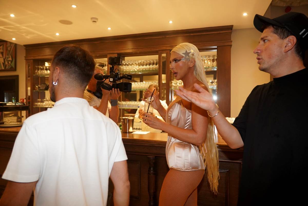 jJK na snimanju Pinkovih zvezda