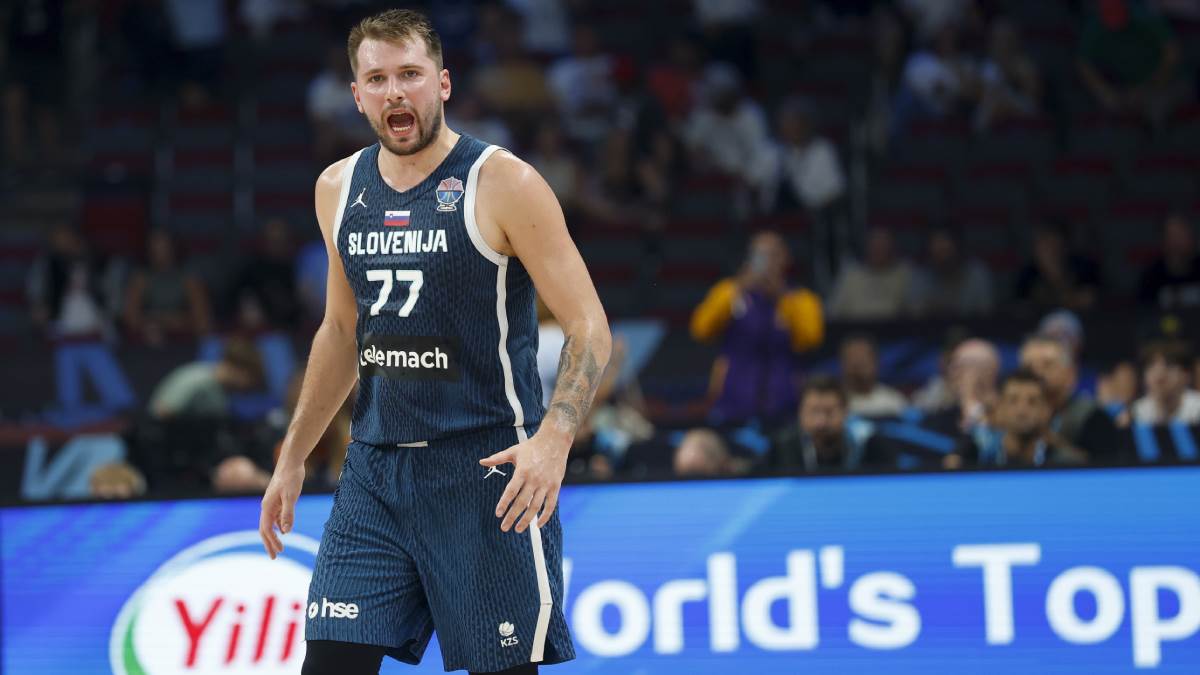 Luka Dončić slavi trojku