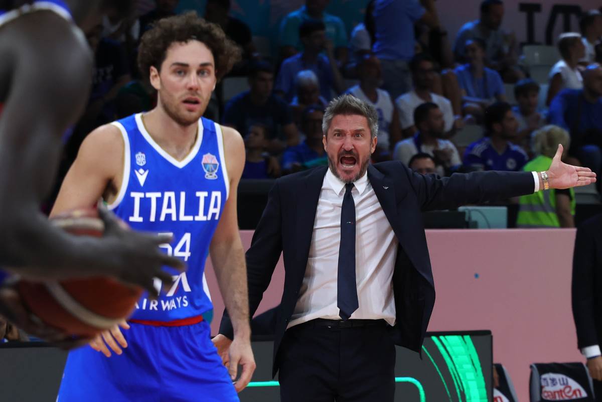 Đanmarko Poceko viče na utakmici Italije na Eurobasketu