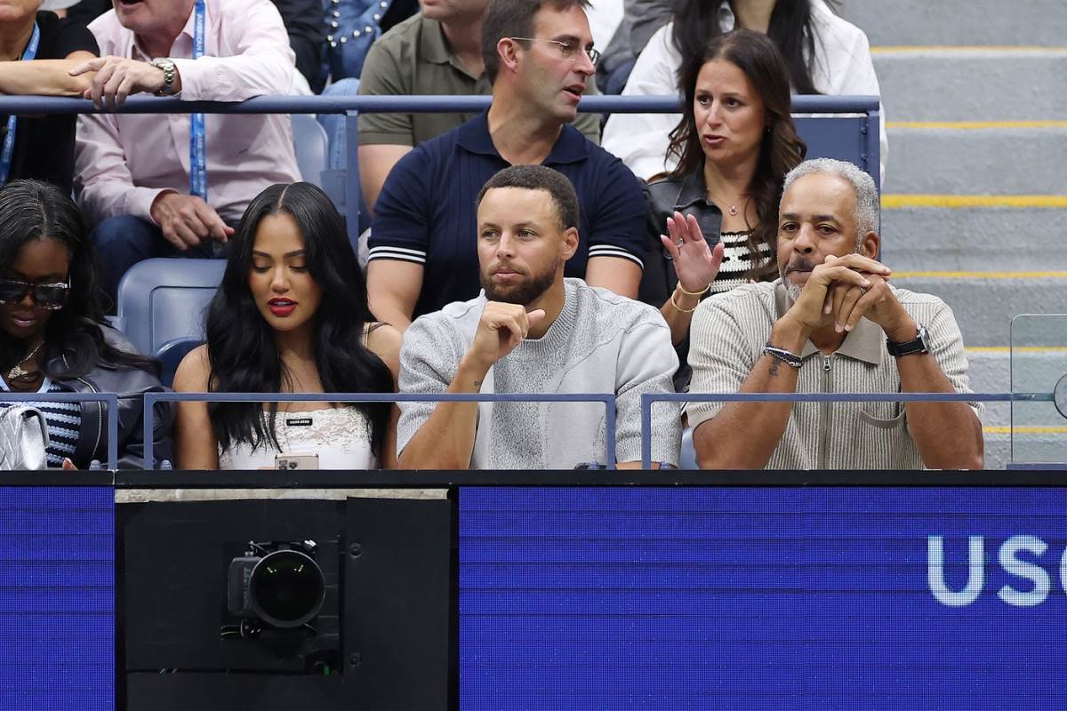 Stef Kari sa suprugom Aješom i ocem Delom Karijem