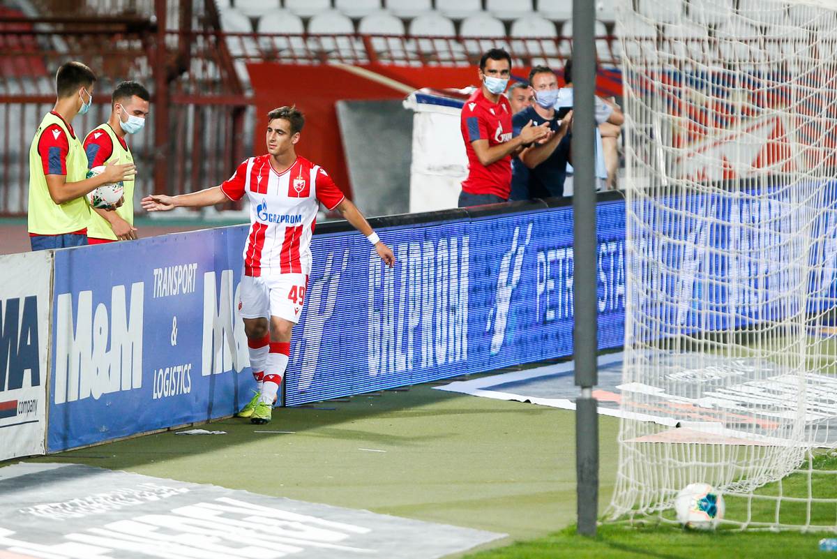 Andrija Radulović slavi gol iza gola Crvene zvezde