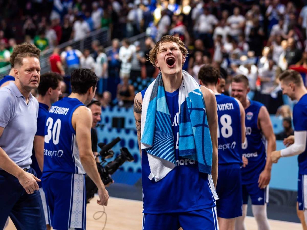 Mika Murinen na utakmici protiv Srbije