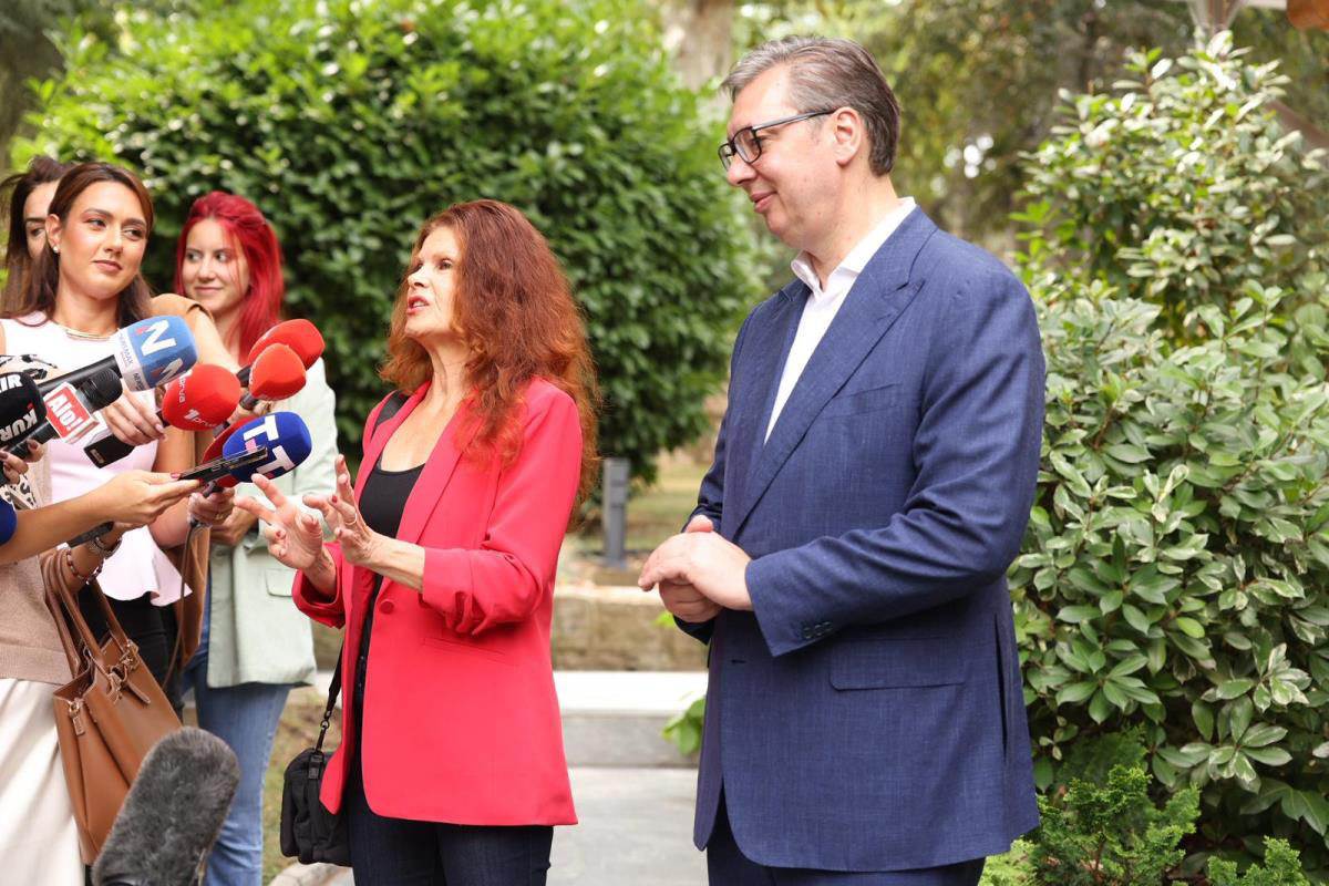 Vučić sa Lolitom Davidovič (1).jpg