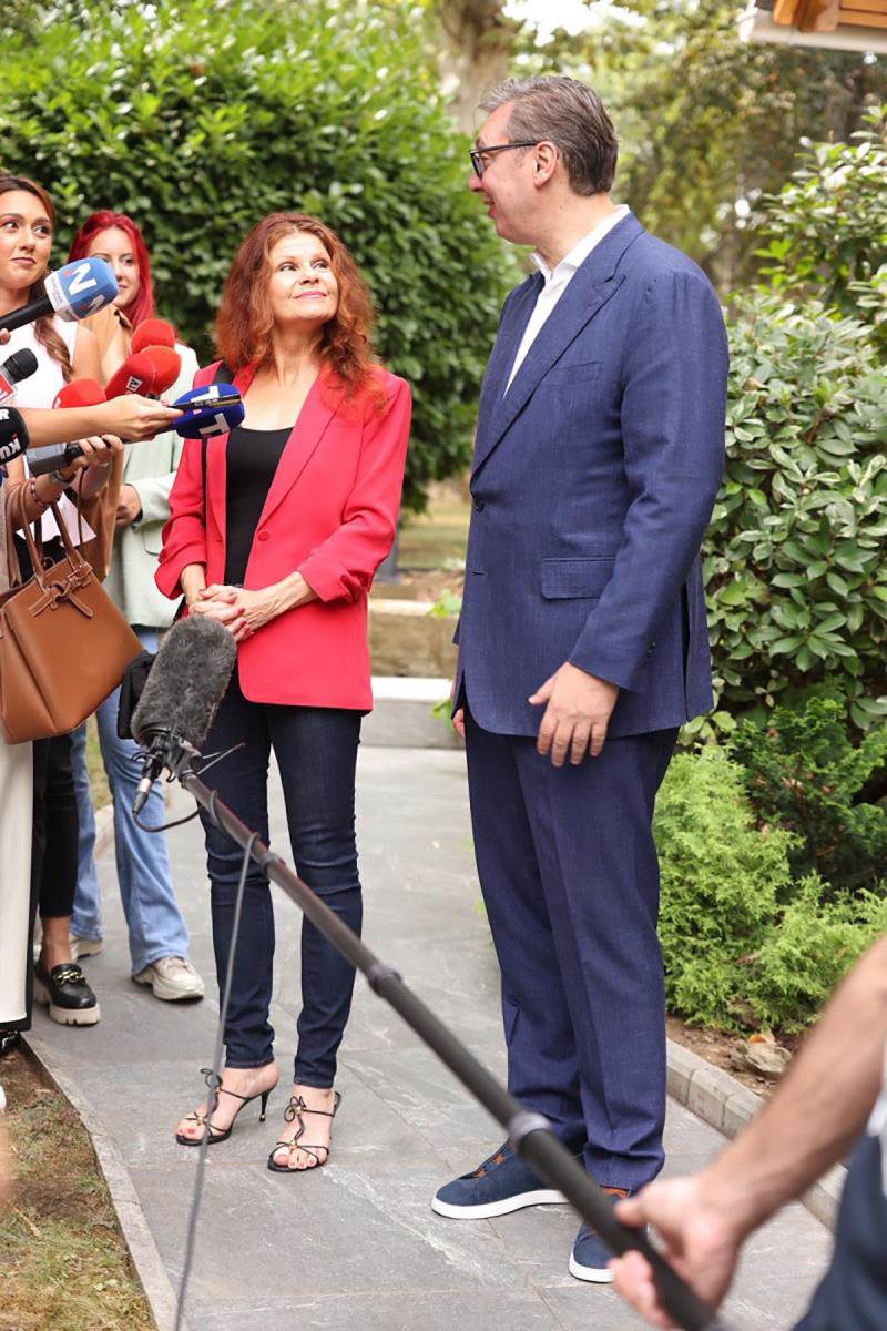 Vučić sa Lolitom Davidovič (5).jpg