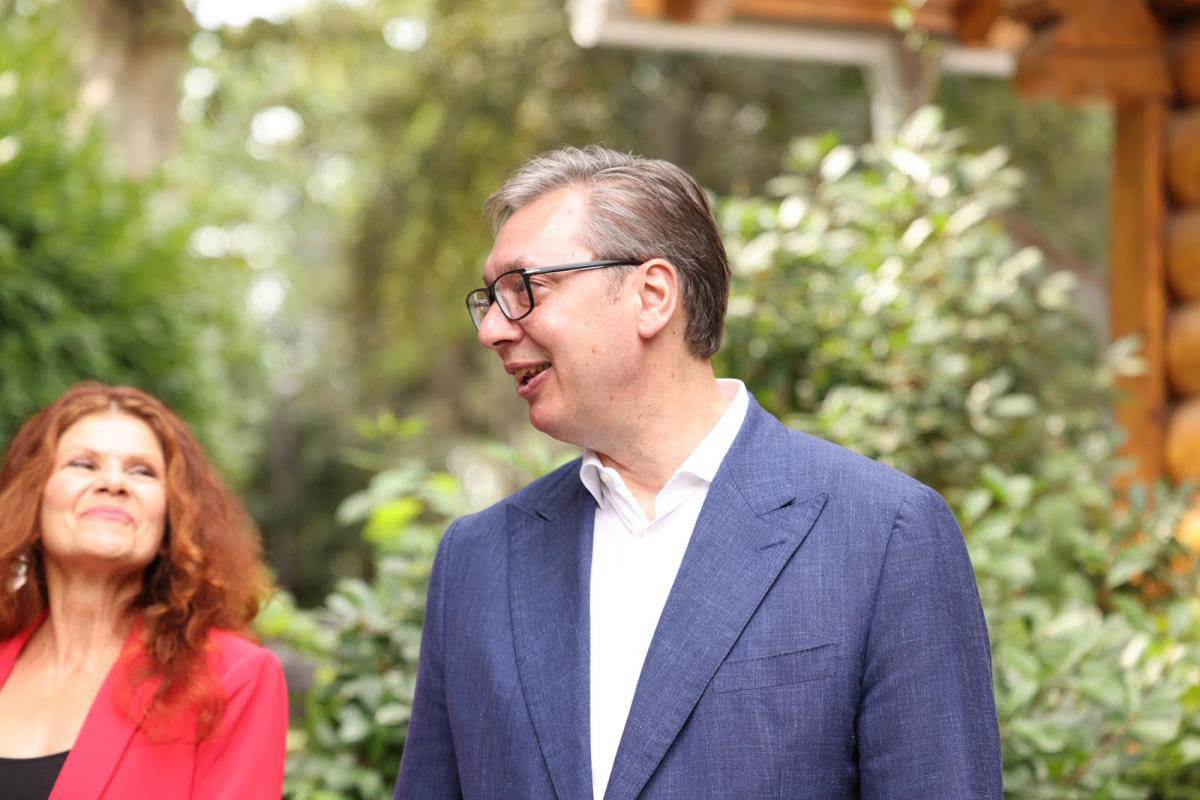 Vučić sa Lolitom Davidovič (6).jpg