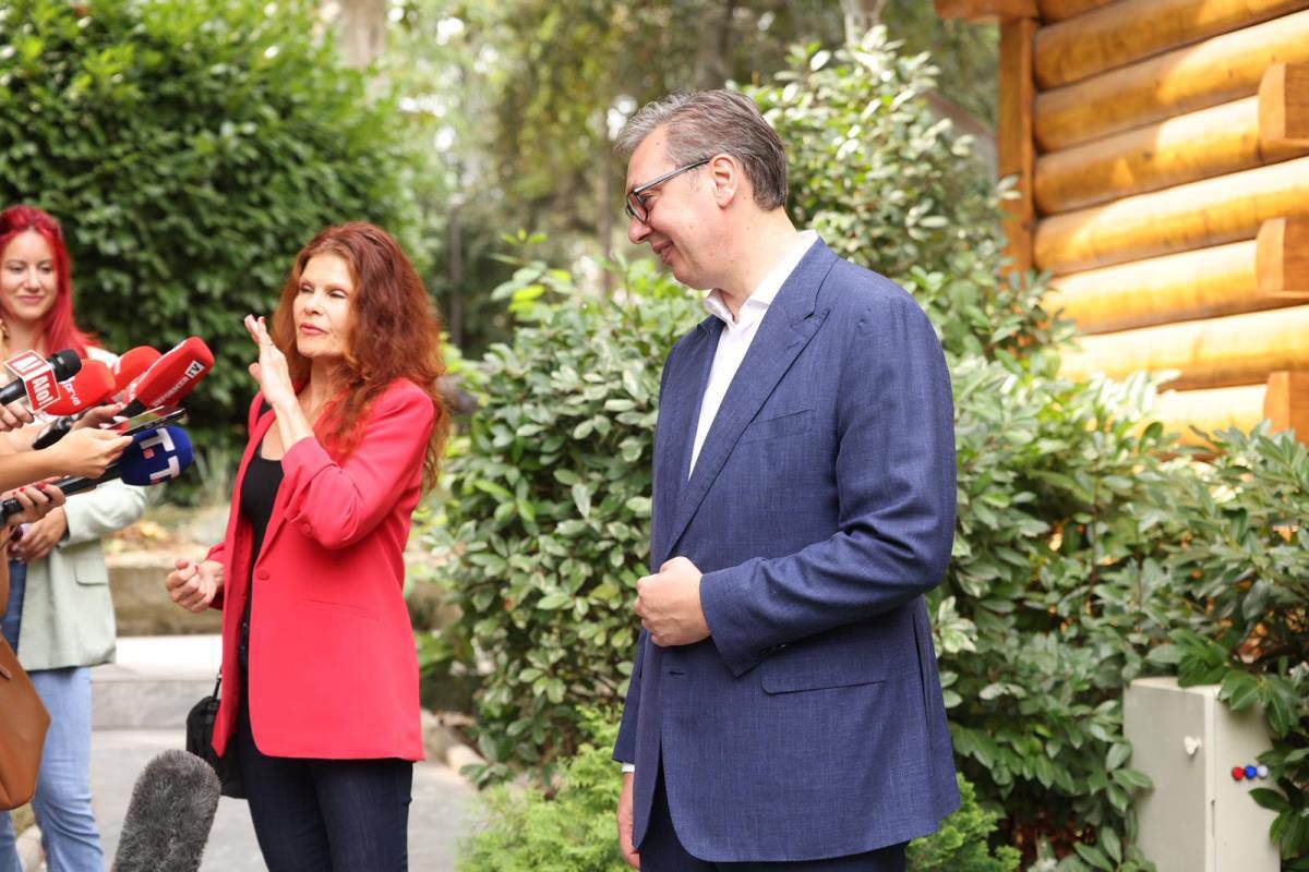 Vučić sa Lolitom Davidovič (7).jpg