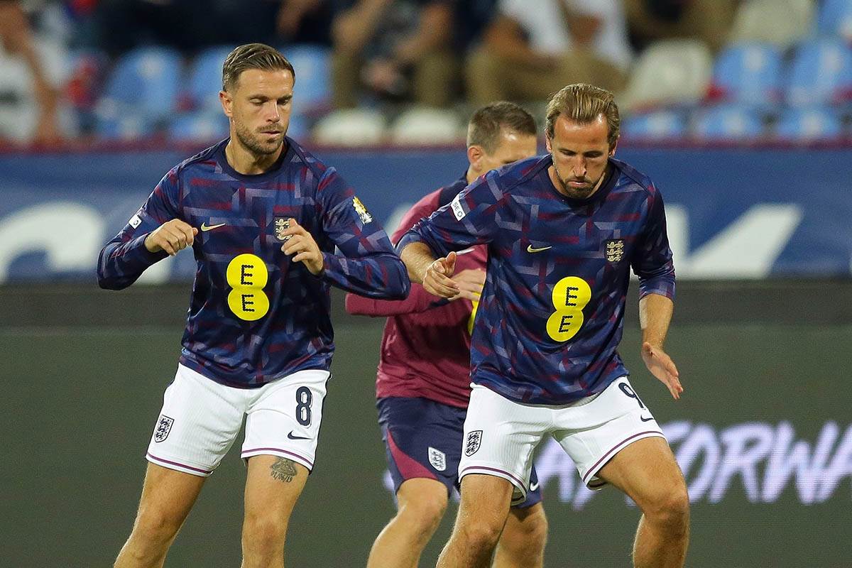 Hari Kejn i Džordan Henderson se zagrevaju na Marakani