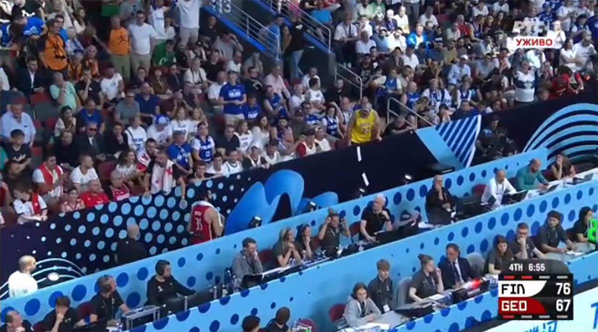 Goga Bitadze napušta teren (6).jpg