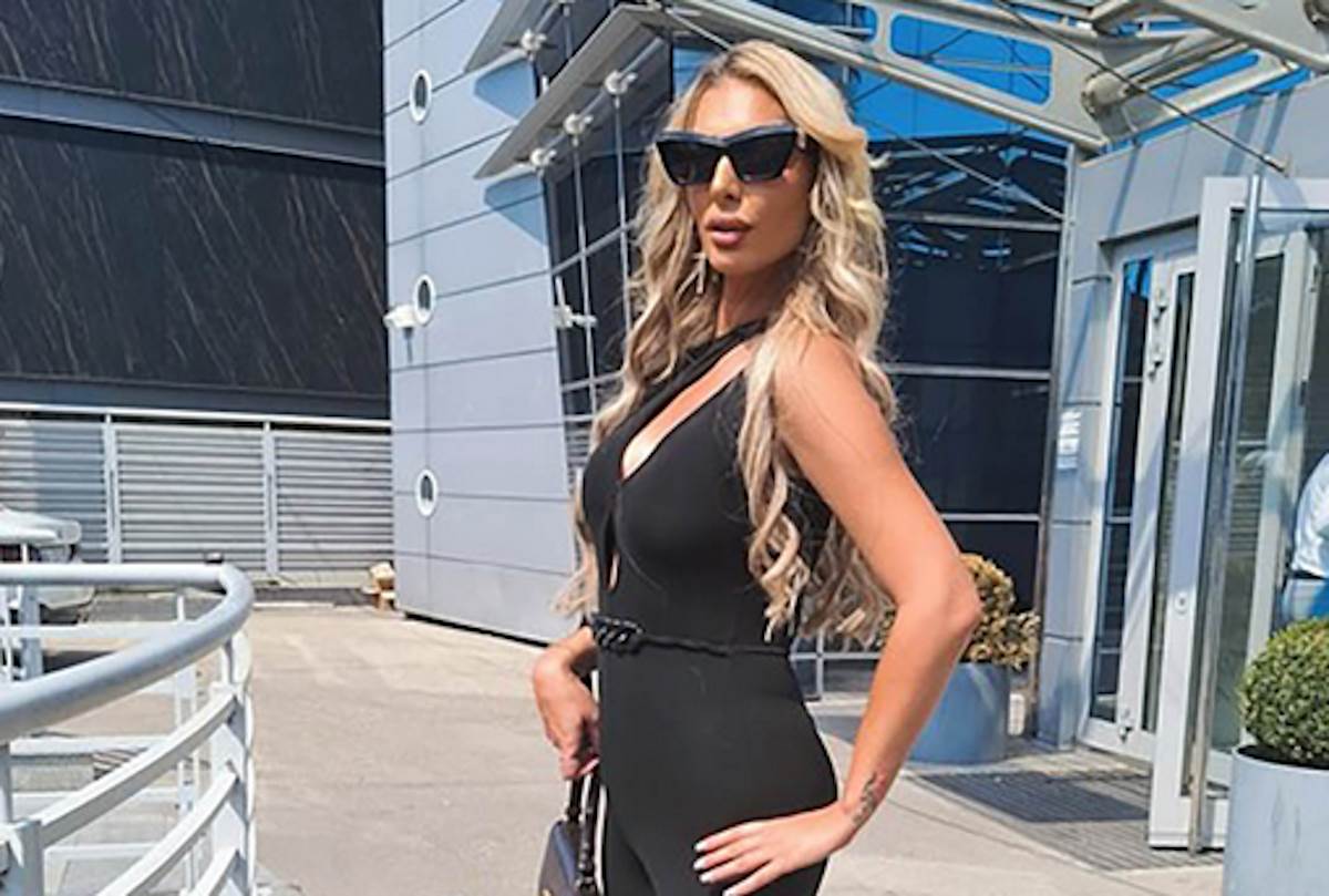 Verila se Ava Karabatić, pokazala prsten nakon blama sa AI dečkom