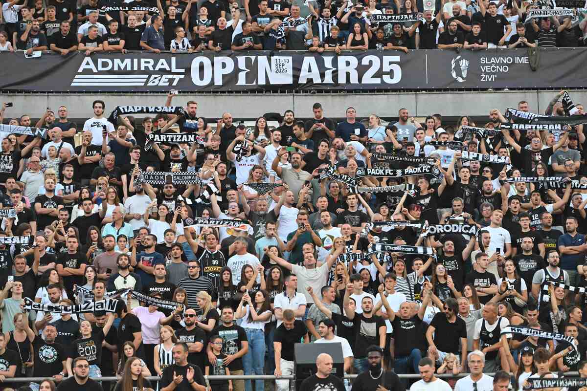 Navijači na Partizan - PAOK na Tašmajdanu