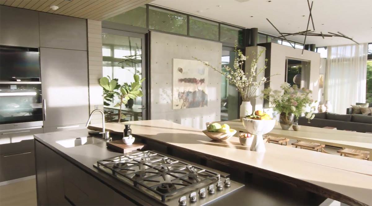 Kuća Luke Dončića u Los Anđelesu (8).jpg