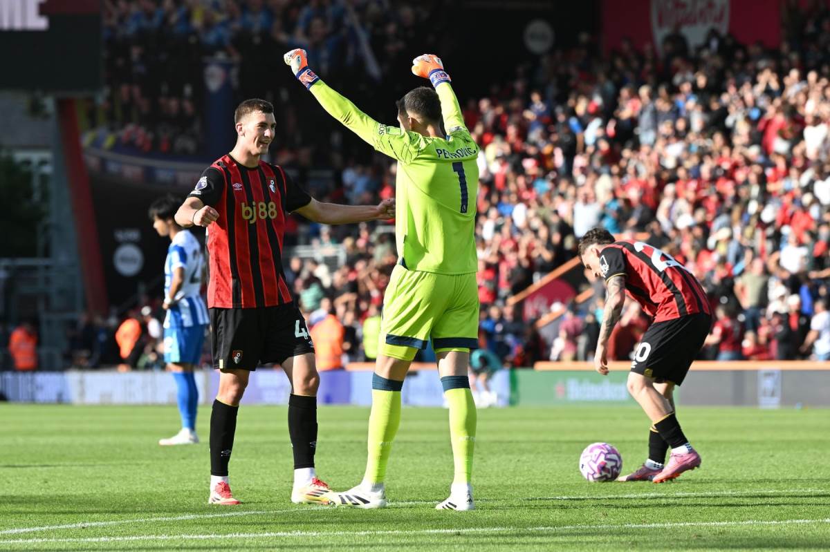 Srpski fudbleri Veljko Milosavljević i Đorđe Petrović slave pobedu Bornmuta