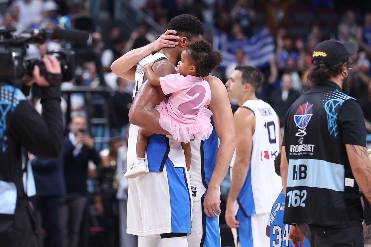 Janis Adetokumbo zagrlio ćerku na Eurobasketu
